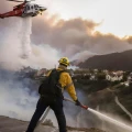 ¿Por qué hay tantos incendios en California y qué son los vientos de Santa Ana?