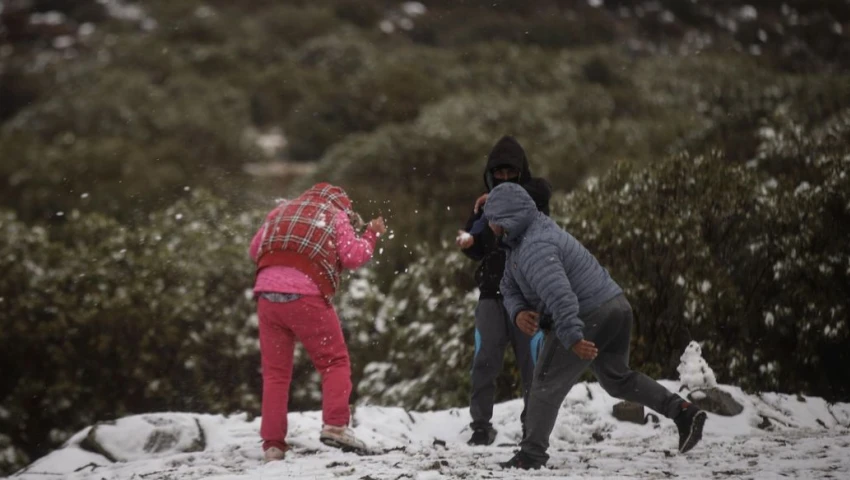 ¡Saca el abrigo! Temperaturas de hasta -10°C llegan a México: ¿Dónde caerá nieve y a qué hora lloverá hoy?