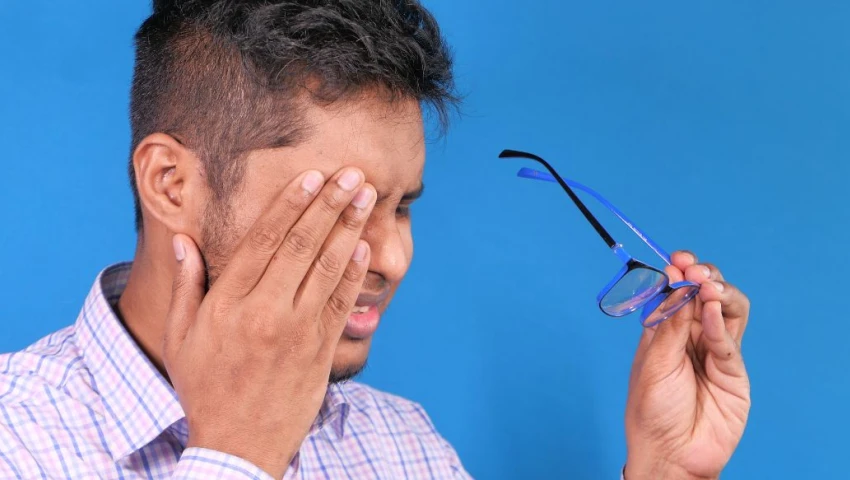 ¿Por qué me brinca el ojo? Descubre las causas y cómo detenerlo