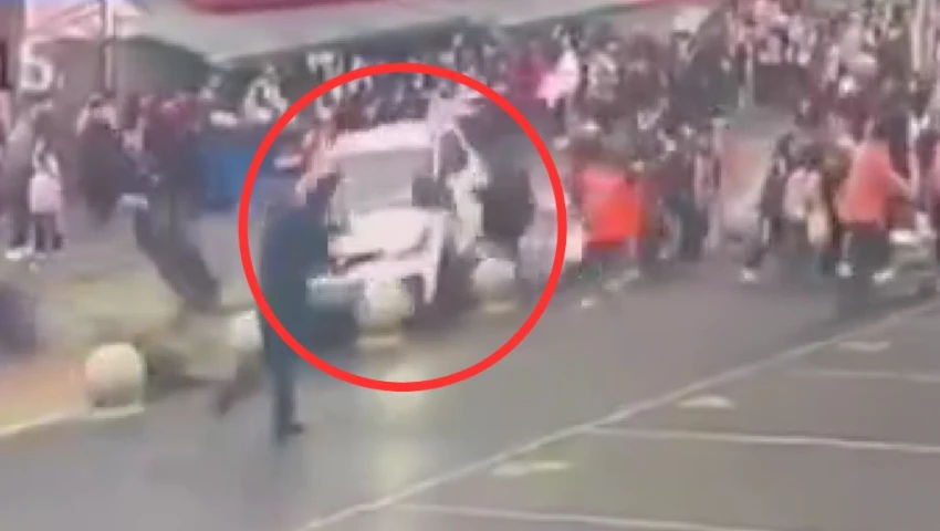 VIDEO| Conductor atropella a niños afuera de escuela en China y regresa para más