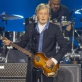 FOTOS| ¡Con camisetas de Rayados! Así fue la primera noche de Paul McCartney en Monterrey