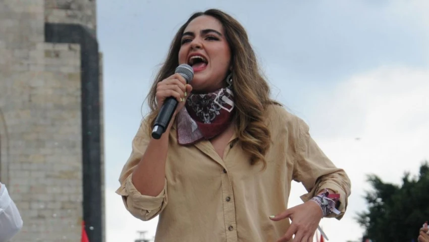Andrea Chávez denuncia a caricaturista por imagen erótica creada con IA
