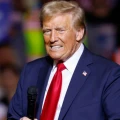 ¿Qué pasará con los casos legales de Donald Trump ahora que será presidente?