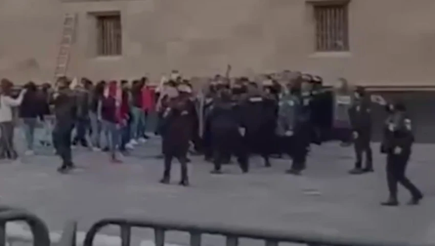 ¿Qué pasó en Palacio Nacional hoy, 11 de junio? Normalistas de Chiapas enfrentan a la policía