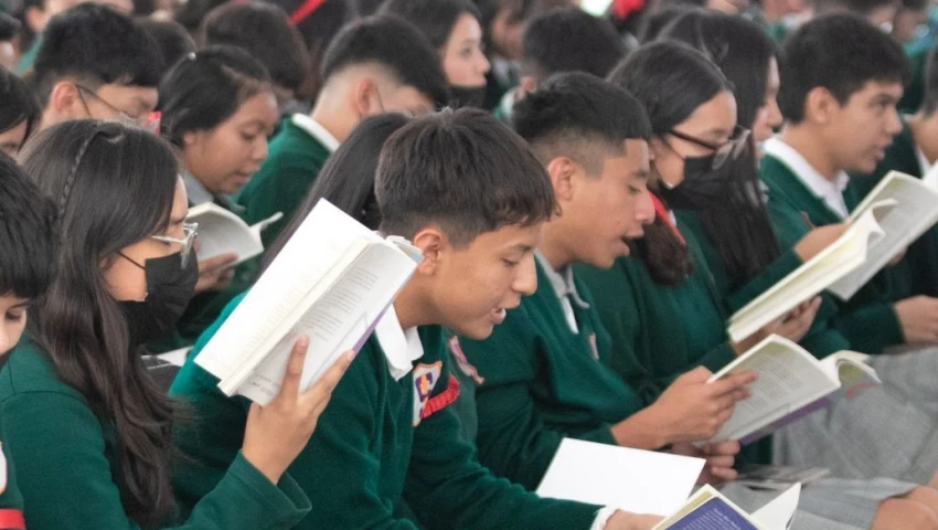 Estudiantes de secundaria Estudiantes de secundaria